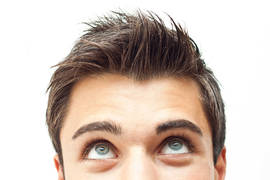 تساقط الشعر عند الأطفال: الأسباب، الأعراض والعلاج