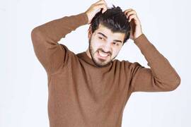 التهاب الجلد الدهني و تساقط الشعر: ما هي الأسباب و كيف يمكن إيقافه