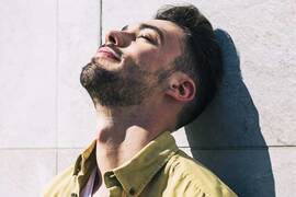 Tomar el sol tras un injerto capilar: ¿cuándo puede hacerse?