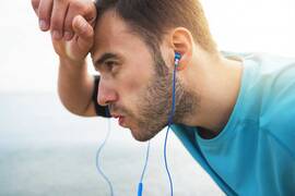 Kas sukelią per didelį galvos ir veido prakaitavimą?