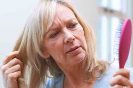 ¿Se recupera el pelo perdido en la menopausia?