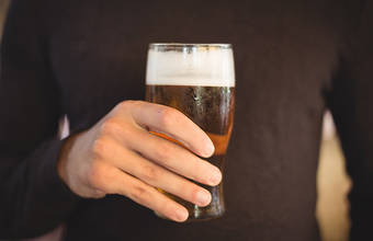 Има ли връзка между консумацията  на алкохол и косопада?