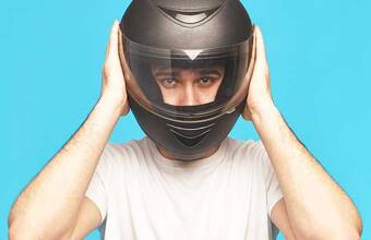 متى يمكنني إرتداء الخوذة بعد عملية زراعة الشعر