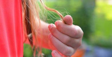 Caída del cabello por estrés: ¿vuelve a crecer el pelo?