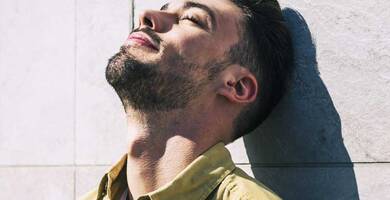 Tomar el sol tras un injerto capilar: ¿cuándo puede hacerse?