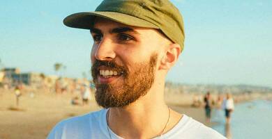 ارتداء القبعة بعد عملية زراعة الشعر-متى وكيف؟