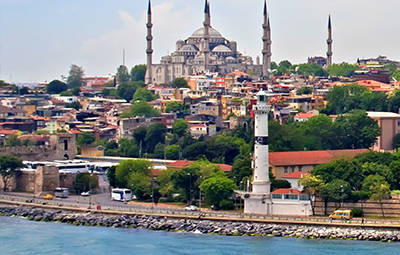 Vacanța şi implantul de păr, simultan, în Istanbul
