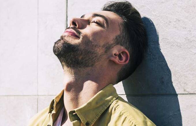 متى يمكنك التعرض لأشعة الشمس بعد إجراء عملية زراعة الشعر؟