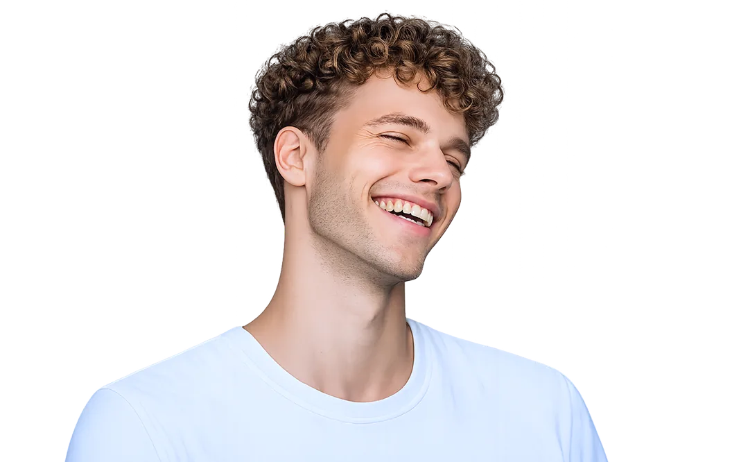 The same patient after his hair transplant at Clinicana