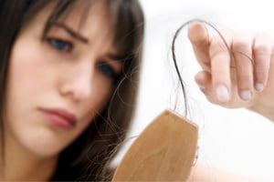 Dieta şi suplimentele în reducerea calviției